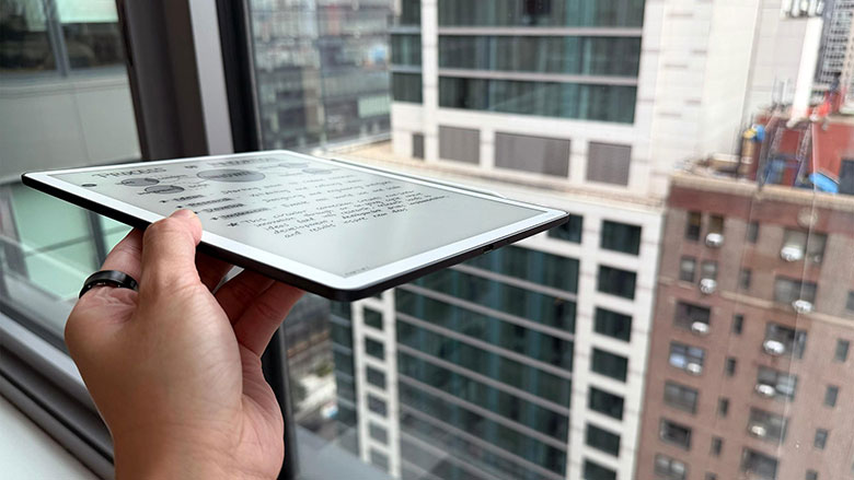 2025-kindle-scribe-colorsoft-hands-on_1 Kindle Scribe Colorsoft First Impressions: Vibrant Colors, Fast Response